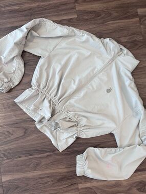 Travis Mathew Neutral Ivory Jacket For Women Pre-owned Paint On Sleeves Size XS
